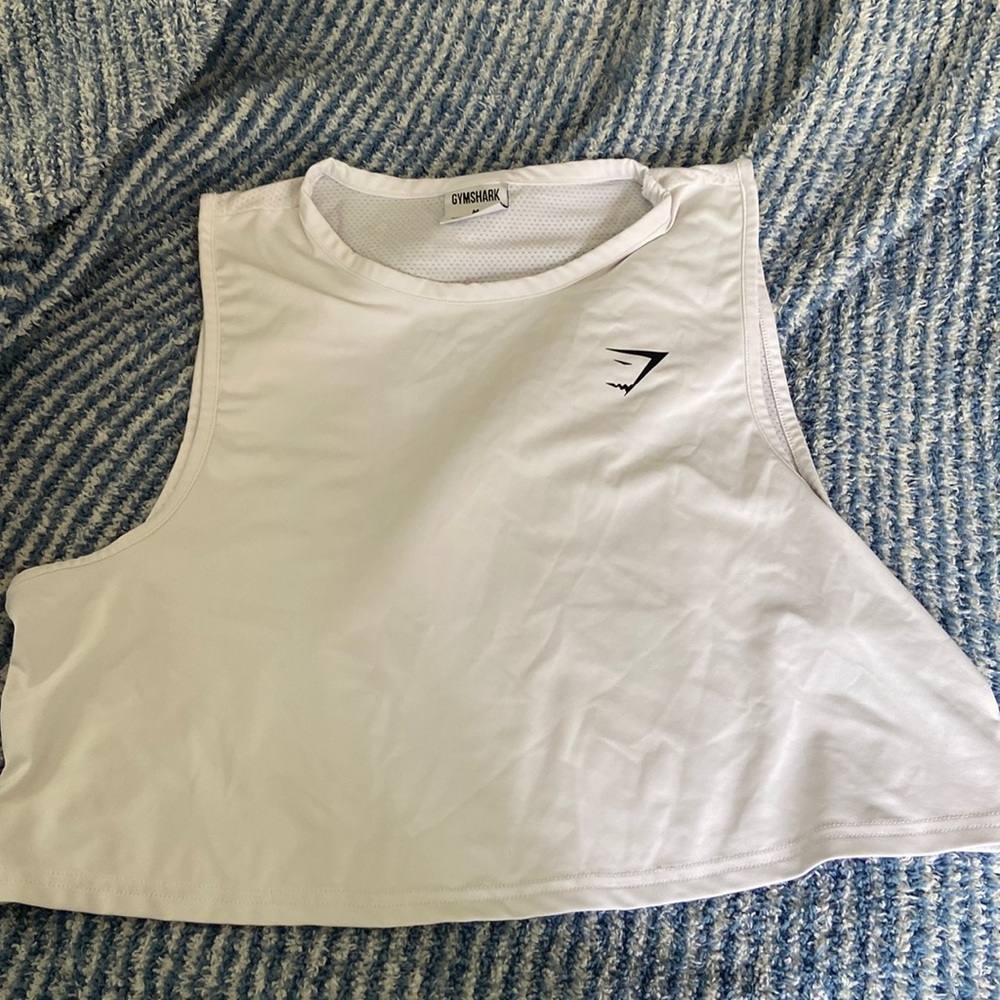 Cropped gymshark tank top